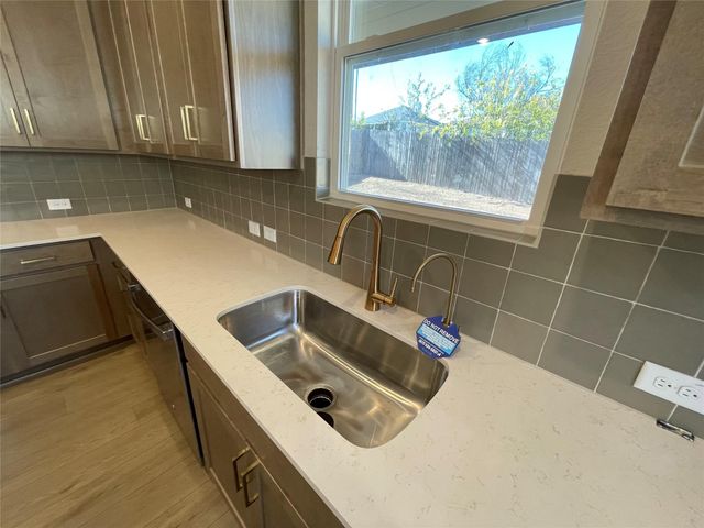 611 Palo Brea LOOP, Hutto, TX 78634