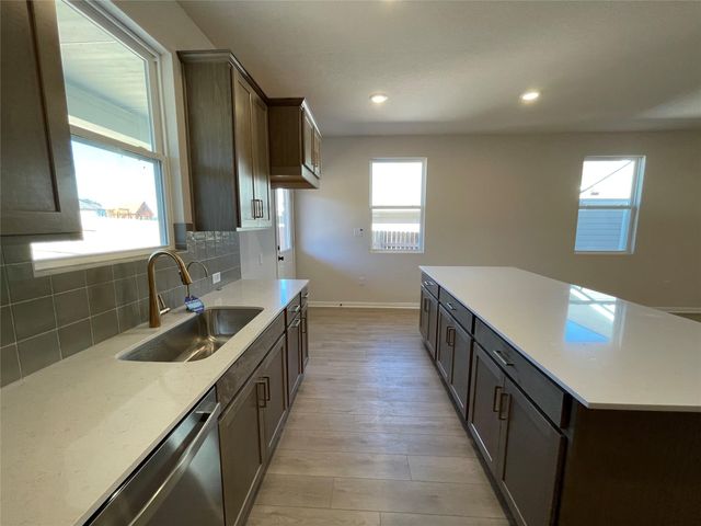 611 Palo Brea LOOP, Hutto, TX 78634