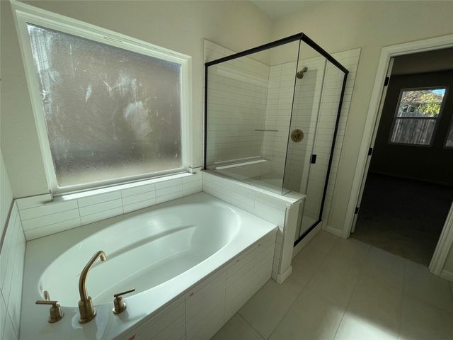 611 Palo Brea LOOP, Hutto, TX 78634