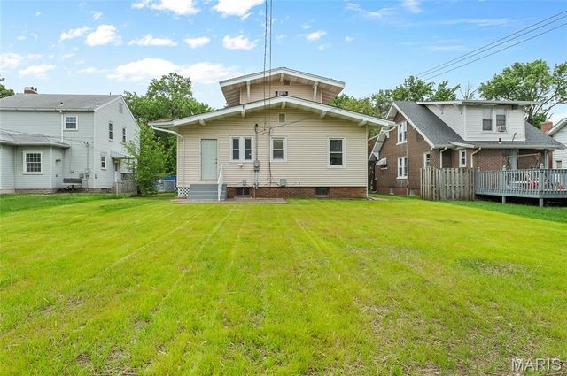 304 Sotier Place, Wood River, IL 62095