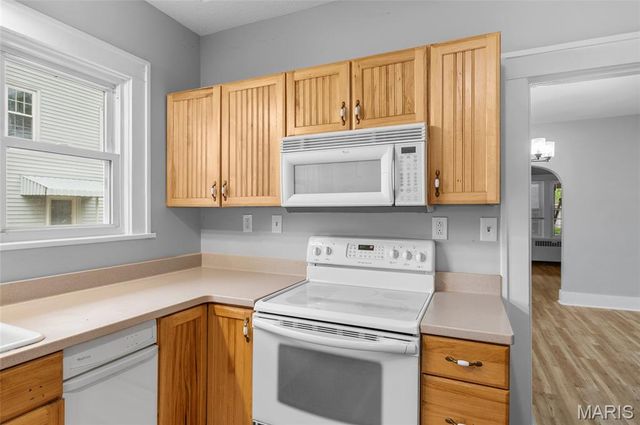 304 Sotier Place, Wood River, IL 62095