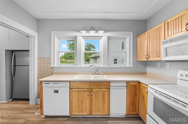 304 Sotier Place, Wood River, IL 62095