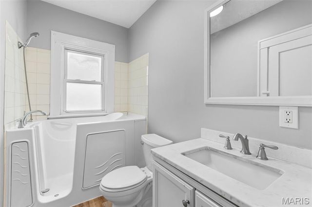 304 Sotier Place, Wood River, IL 62095