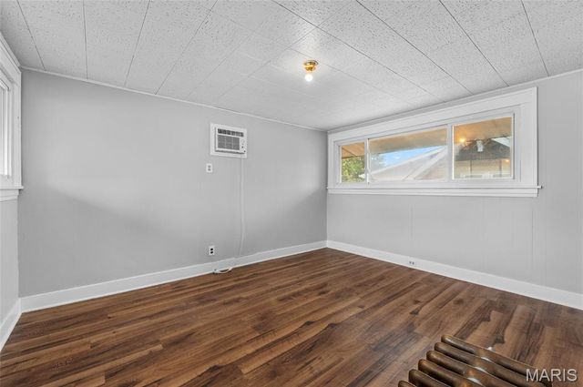 304 Sotier Place, Wood River, IL 62095