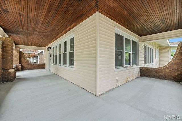 304 Sotier Place, Wood River, IL 62095