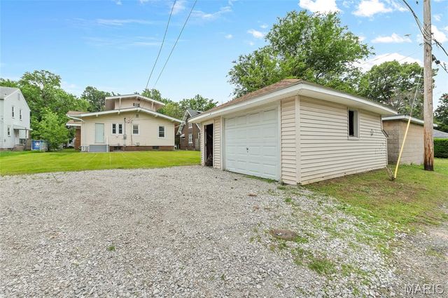 304 Sotier Place, Wood River, IL 62095