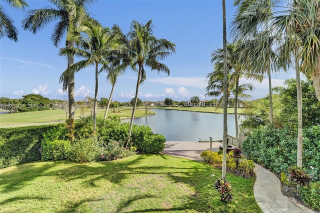 2941 Fairway Dr, Hollywood, FL 33021