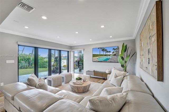 2941 Fairway Dr, Hollywood, FL 33021