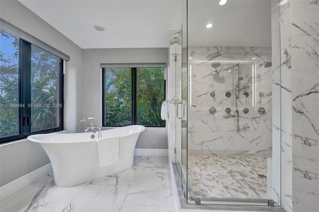 2941 Fairway Dr, Hollywood, FL 33021