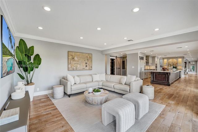 2941 Fairway Dr, Hollywood, FL 33021