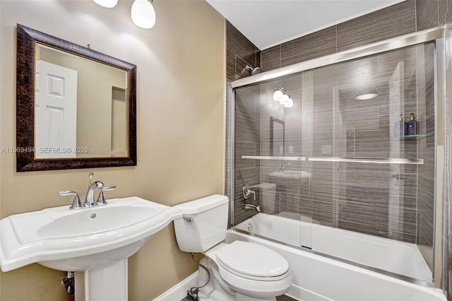 2941 Fairway Dr, Hollywood, FL 33021