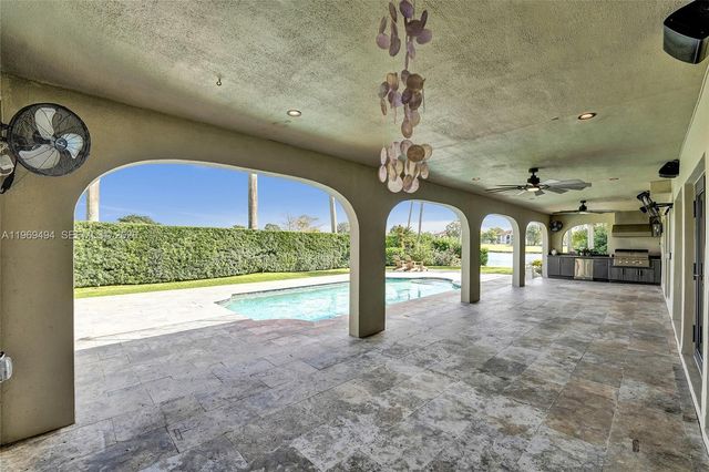 2941 Fairway Dr, Hollywood, FL 33021