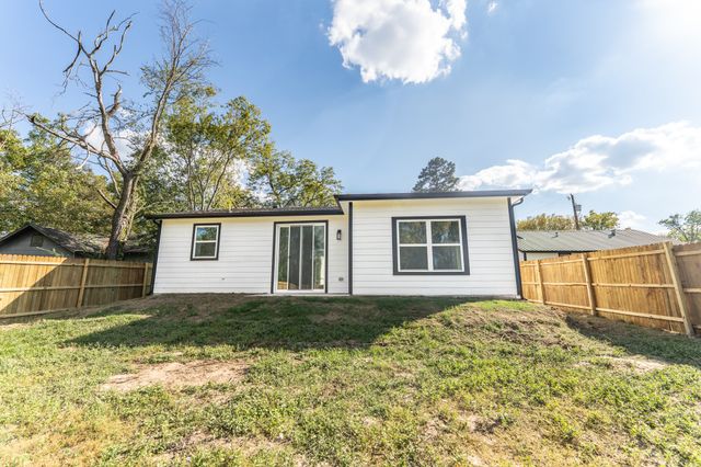 316 Beckham Street W, Sulphur Springs, TX 75482