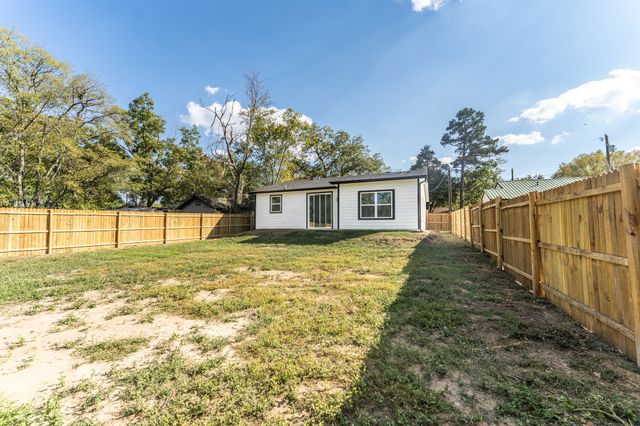 316 Beckham Street W, Sulphur Springs, TX 75482