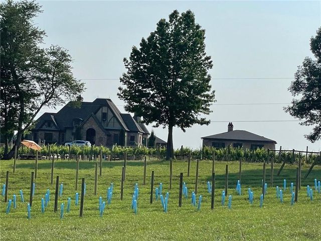 134 Twisted Oak Road, Talking Rock, GA 30175