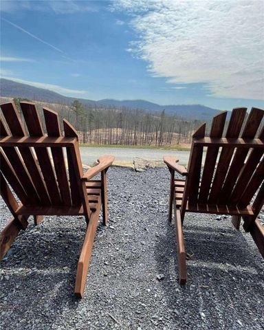 134 Twisted Oak Road, Talking Rock, GA 30175