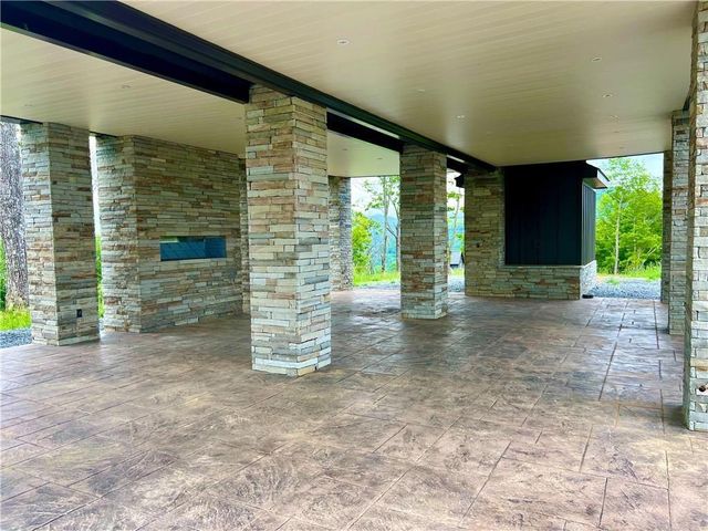 134 Twisted Oak Road, Talking Rock, GA 30175