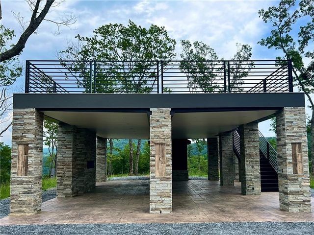 134 Twisted Oak Road, Talking Rock, GA 30175