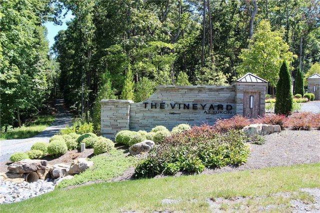 134 Twisted Oak Road, Talking Rock, GA 30175