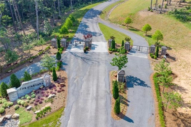 134 Twisted Oak Road, Talking Rock, GA 30175