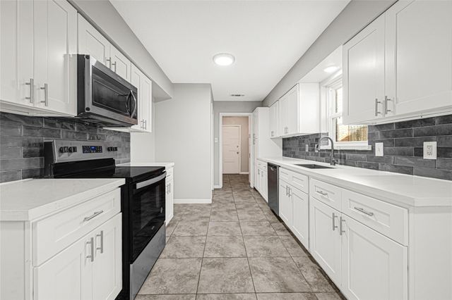 231 Ravenhead Drive, Houston, TX 77034
