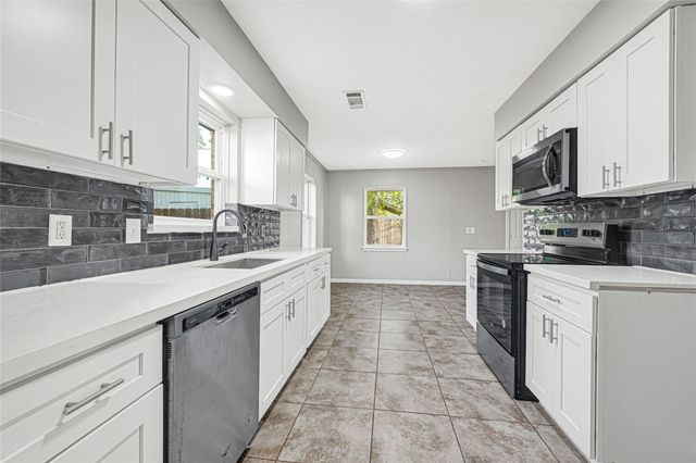 231 Ravenhead Drive, Houston, TX 77034