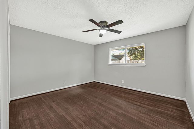 231 Ravenhead Drive, Houston, TX 77034