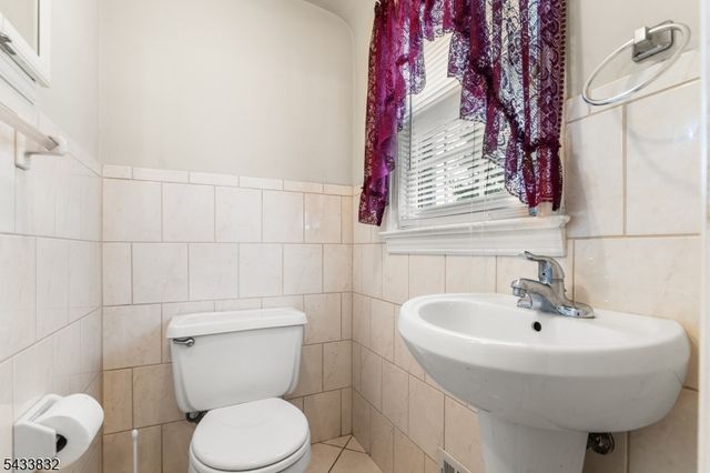 477 Grove St, Rahway City, NJ 07065