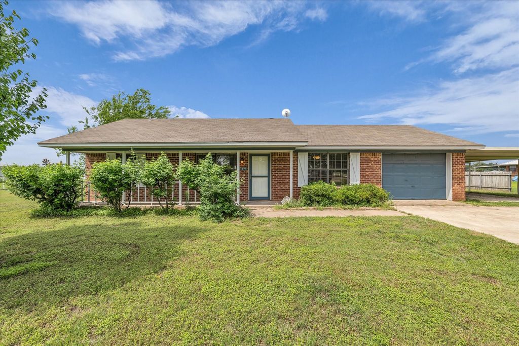 339 S Pleasant Hill Road, Axtell, TX 76624