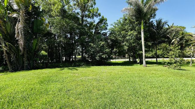 16611 68TH Street N, Loxahatchee, FL 33470