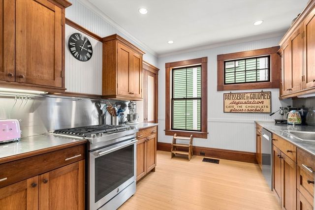 59 Summer St, Salem, MA 01970