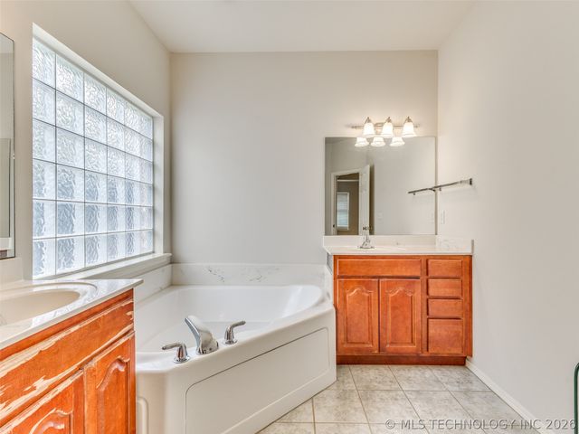 3006 W G Street, Jenks, OK 74037
