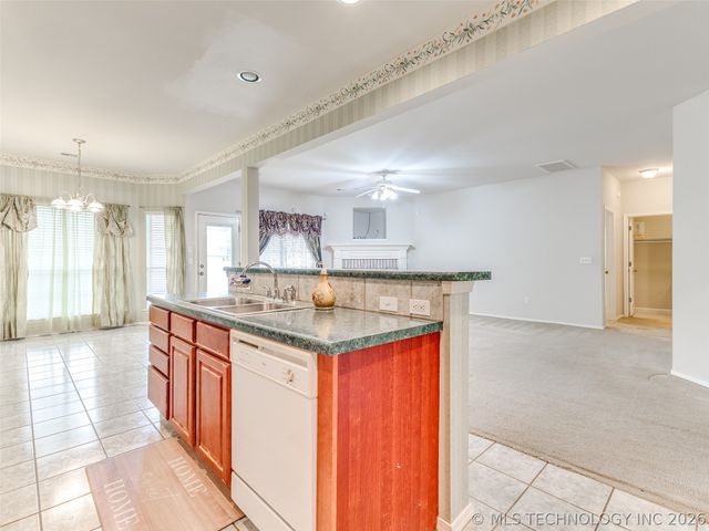3006 W G Street, Jenks, OK 74037