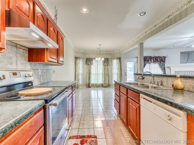 3006 W G Street, Jenks, OK 74037