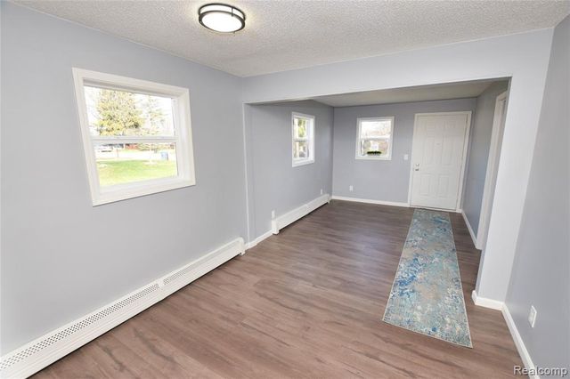 2390 E Boatfield Avenue, Burton, MI 48529