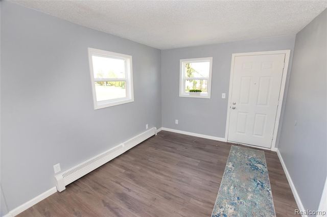 2390 E Boatfield Avenue, Burton, MI 48529