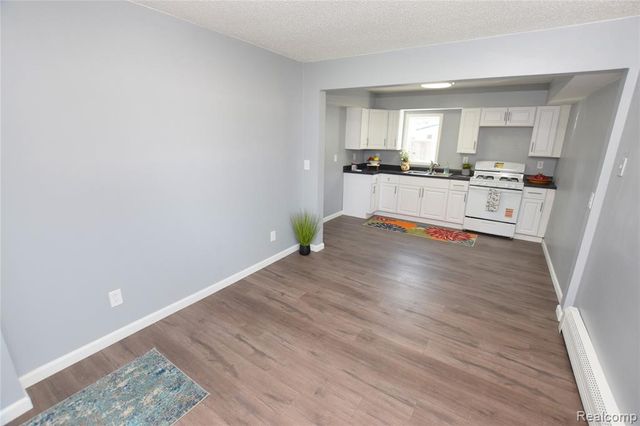 2390 E Boatfield Avenue, Burton, MI 48529