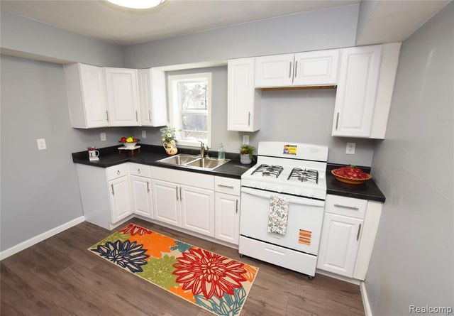 2390 E Boatfield Avenue, Burton, MI 48529