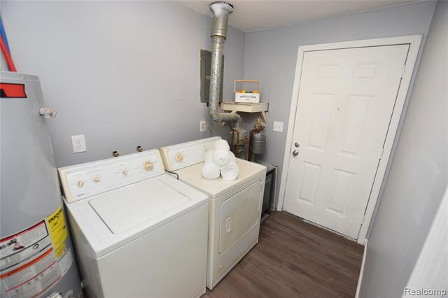 2390 E Boatfield Avenue, Burton, MI 48529