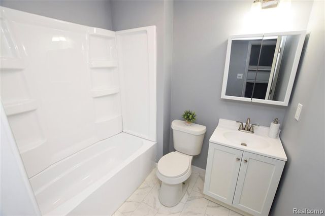 2390 E Boatfield Avenue, Burton, MI 48529