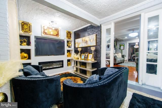 6245 WASHINGTON AVE, Philadelphia, PA 19143