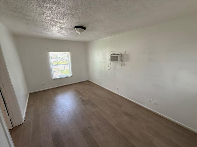 119 Louis Davis Drive Front, Huntsville, TX 77320
