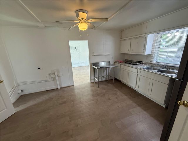 119 Louis Davis Drive Front, Huntsville, TX 77320