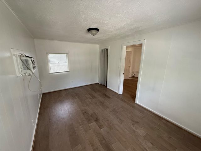 119 Louis Davis Drive Front, Huntsville, TX 77320