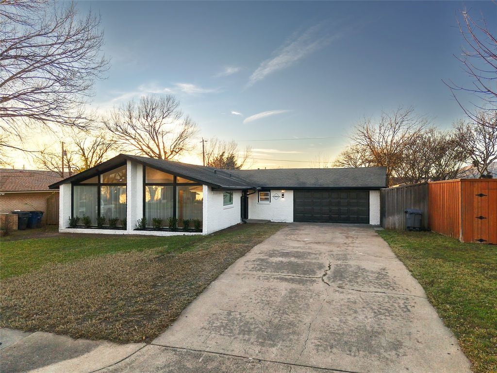 1241 Stevens Ridge Drive, Dallas, TX 75211
