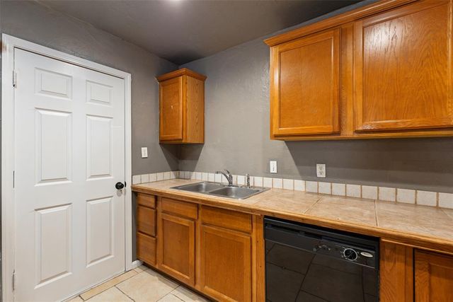 3221 NW 39th Terrace, Oklahoma City, OK 73112