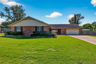 2527 Dorchester Drive, Bartlesville, OK 74006
