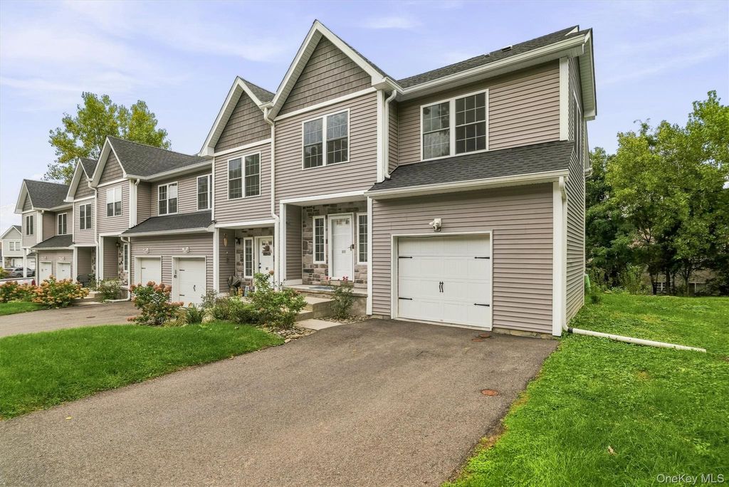 809 Fairway Court, New Windsor, NY 12553 — photo 2