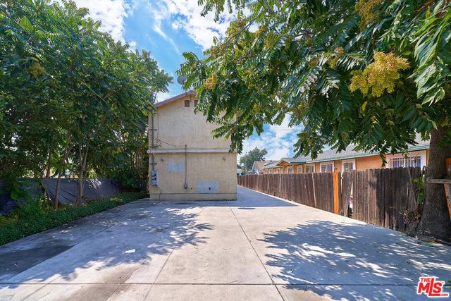 1247 E Vernon Avenue, Los Angeles, CA 90011