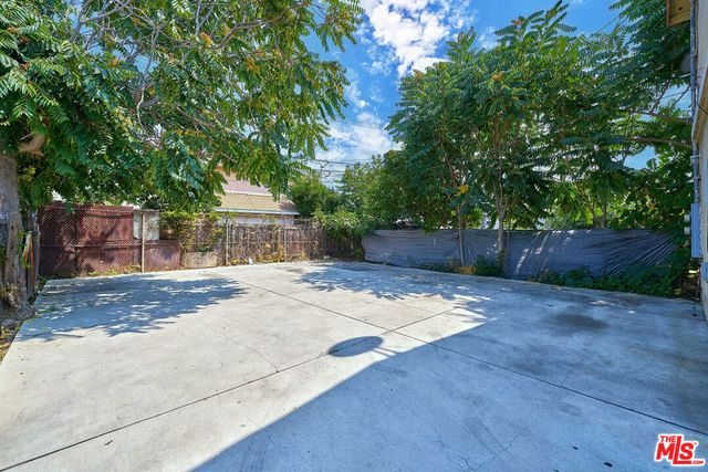 1247 E Vernon Avenue, Los Angeles, CA 90011